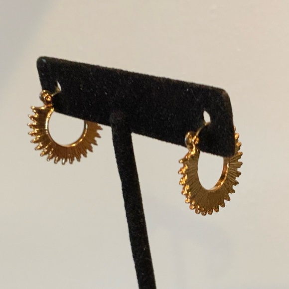 2 pairs Hoop Earrings - Picture 4 of 8